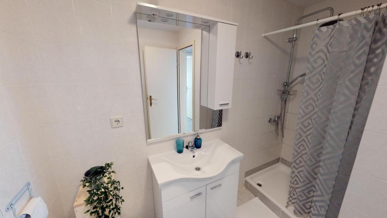 Novigrad Istria Lora Deluxe Superior 5 Star Apartment, Your Piece Of Heaven By The Sea & Park With Sea & Park View מראה חיצוני תמונה